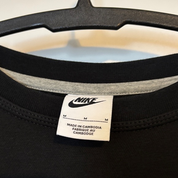 Nike Men's Black Crewneck Sweater with Stitched Logo, Size M, Preowned EUC - Picture 3 of 6